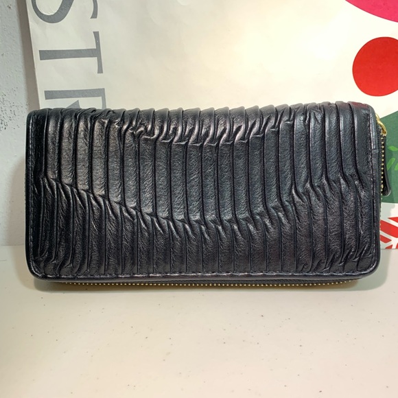 Coach Pleated Leather Wallet - Picture 4 of 7